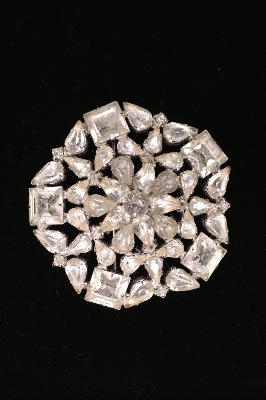 Vintage WEISS Clear Rhinestone Snowflake Brooch Pin Tiered Starburst Rosette MCM
